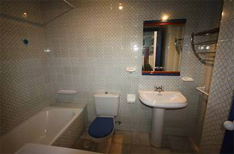 Studio Lejligheder til salg i Calahonda på Costa del Sol bathroom
